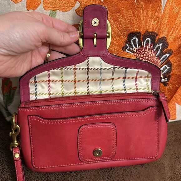COACH BLEECKER BURNISHED LEATHER FUSCIA BUCKLE CLUTCH WRISTLET WITH HANGTAG VGUC - Picture 15 of 17